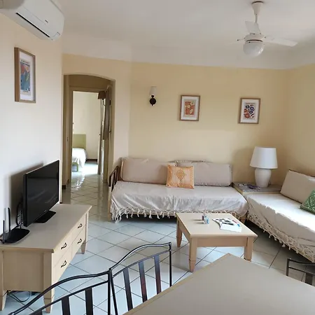 Domu'e Mari Apartment *